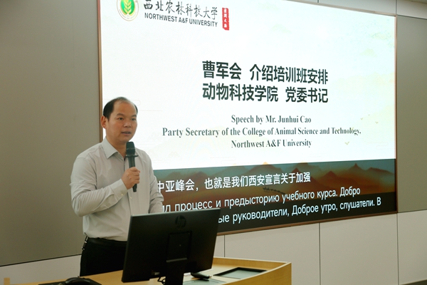 海角网
党委书记曹军会介绍培训班安排.JPG