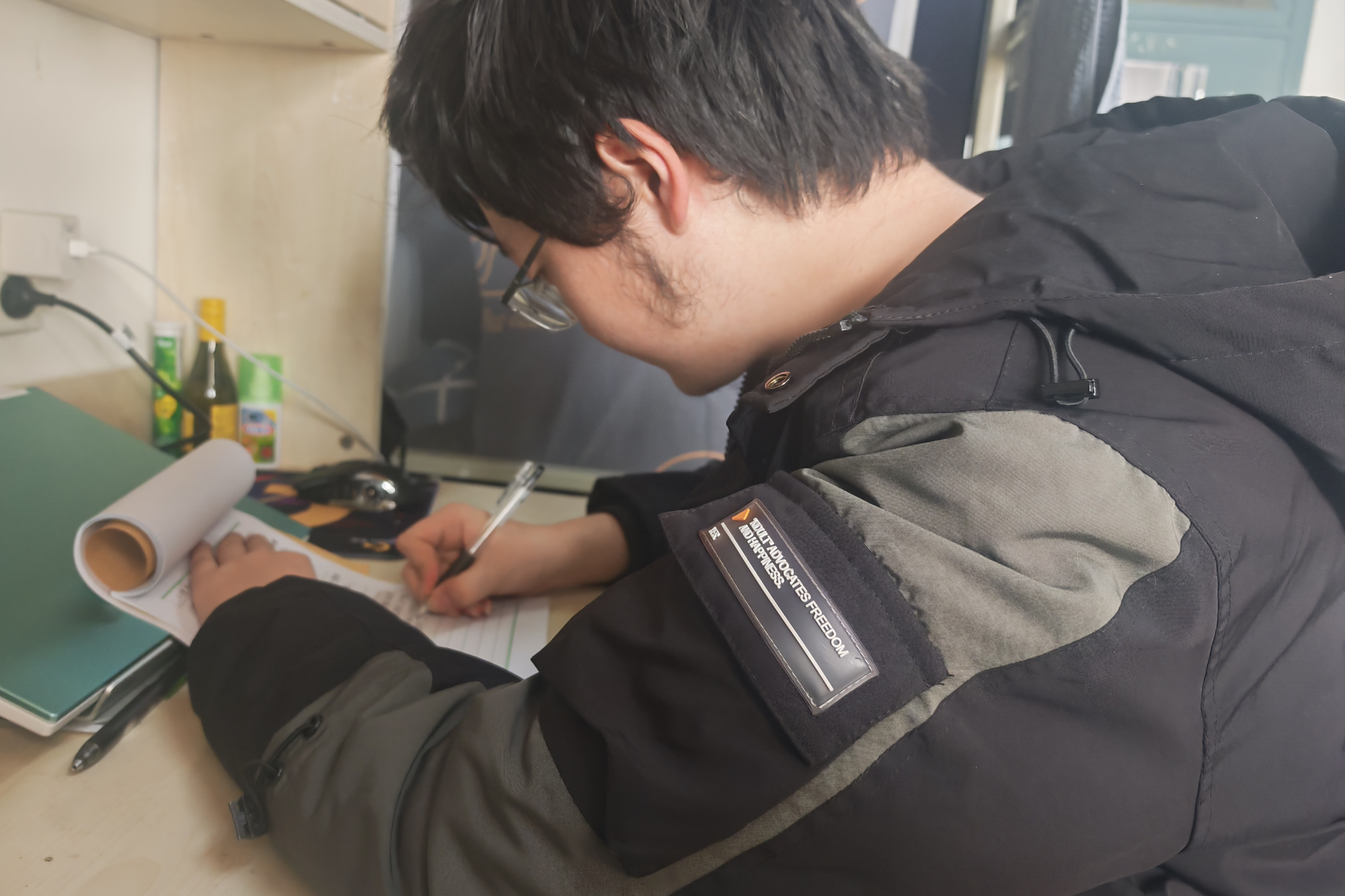 图一 素拓部工作人员整理高频问题并总结答案.jpg