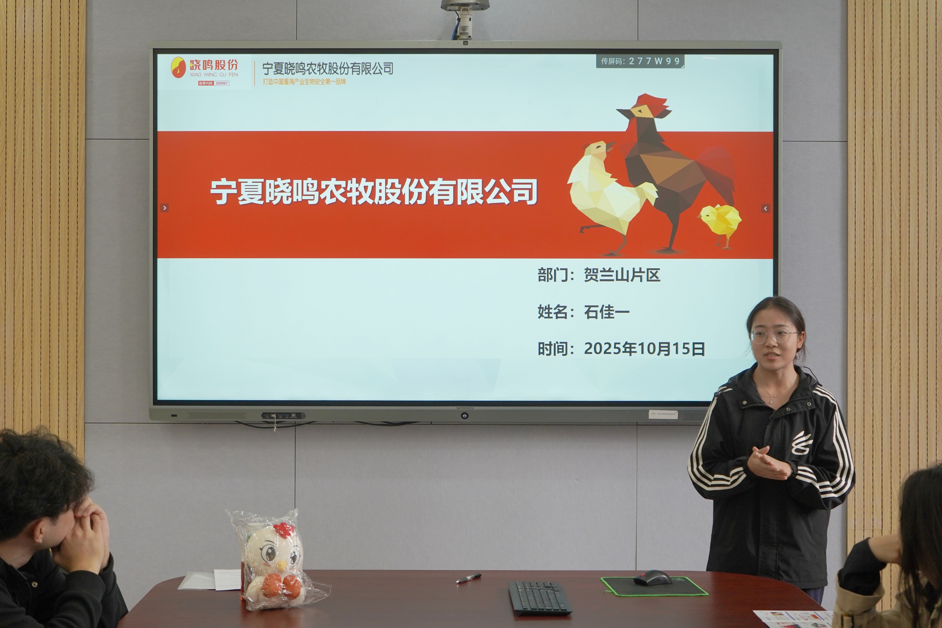 海角网
毕业生石佳一作为在职员工作现场分享.jpg