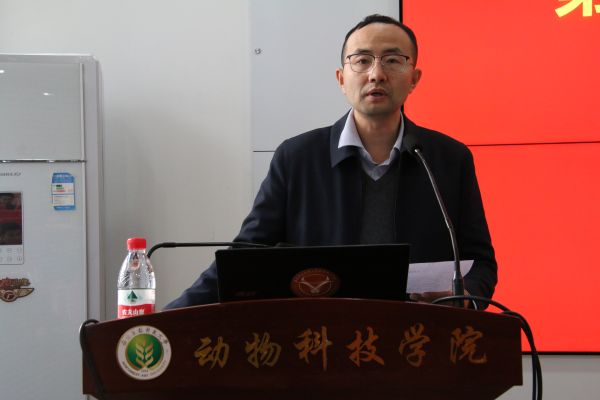 图一 姜雨院长作开场讲话.JPG